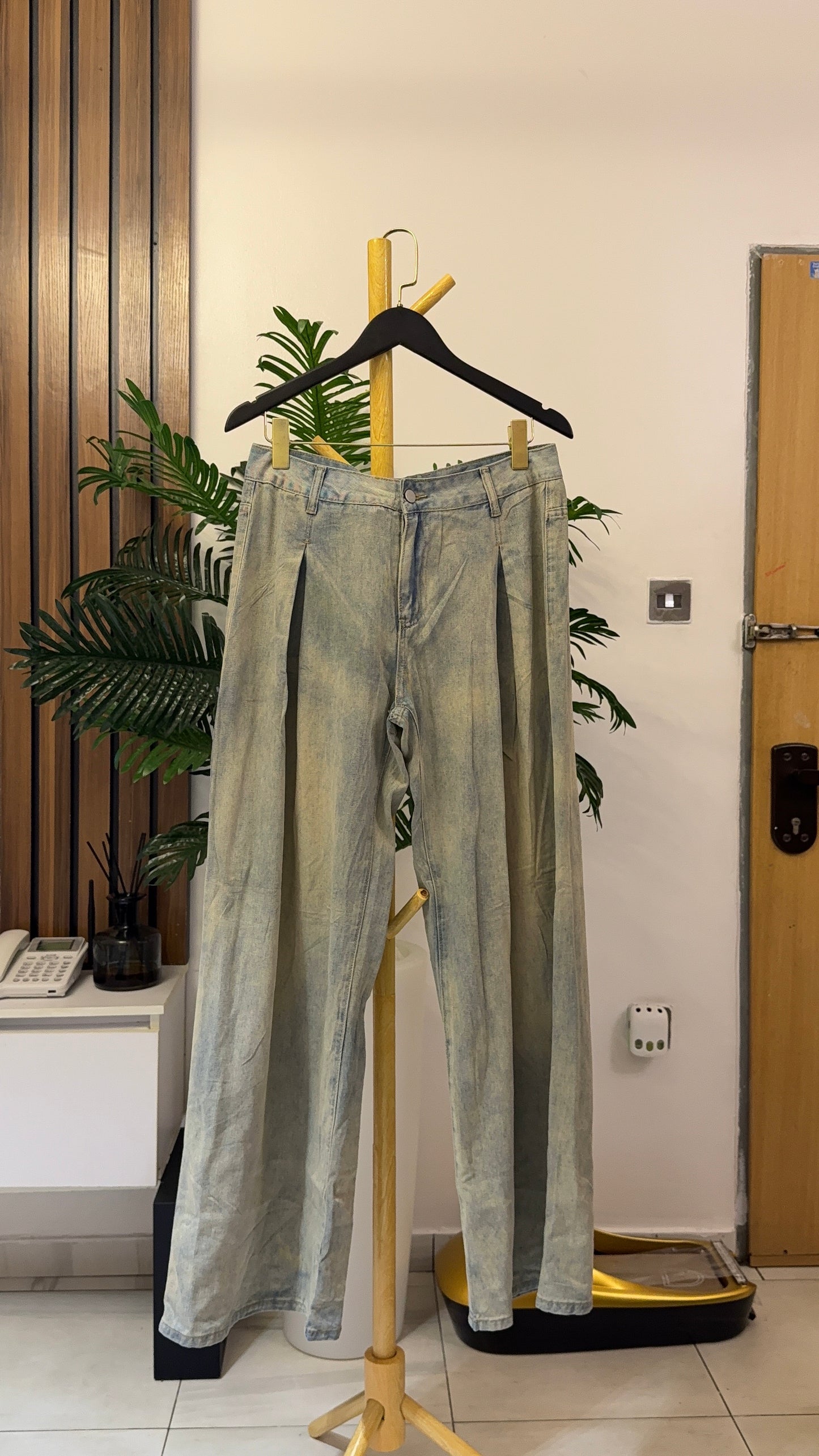 Dirty Baggy Jeans