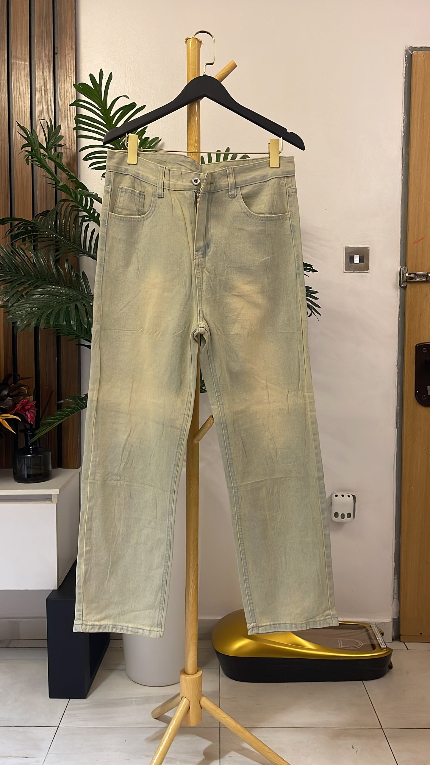 Dirty Boyfriend Jeans