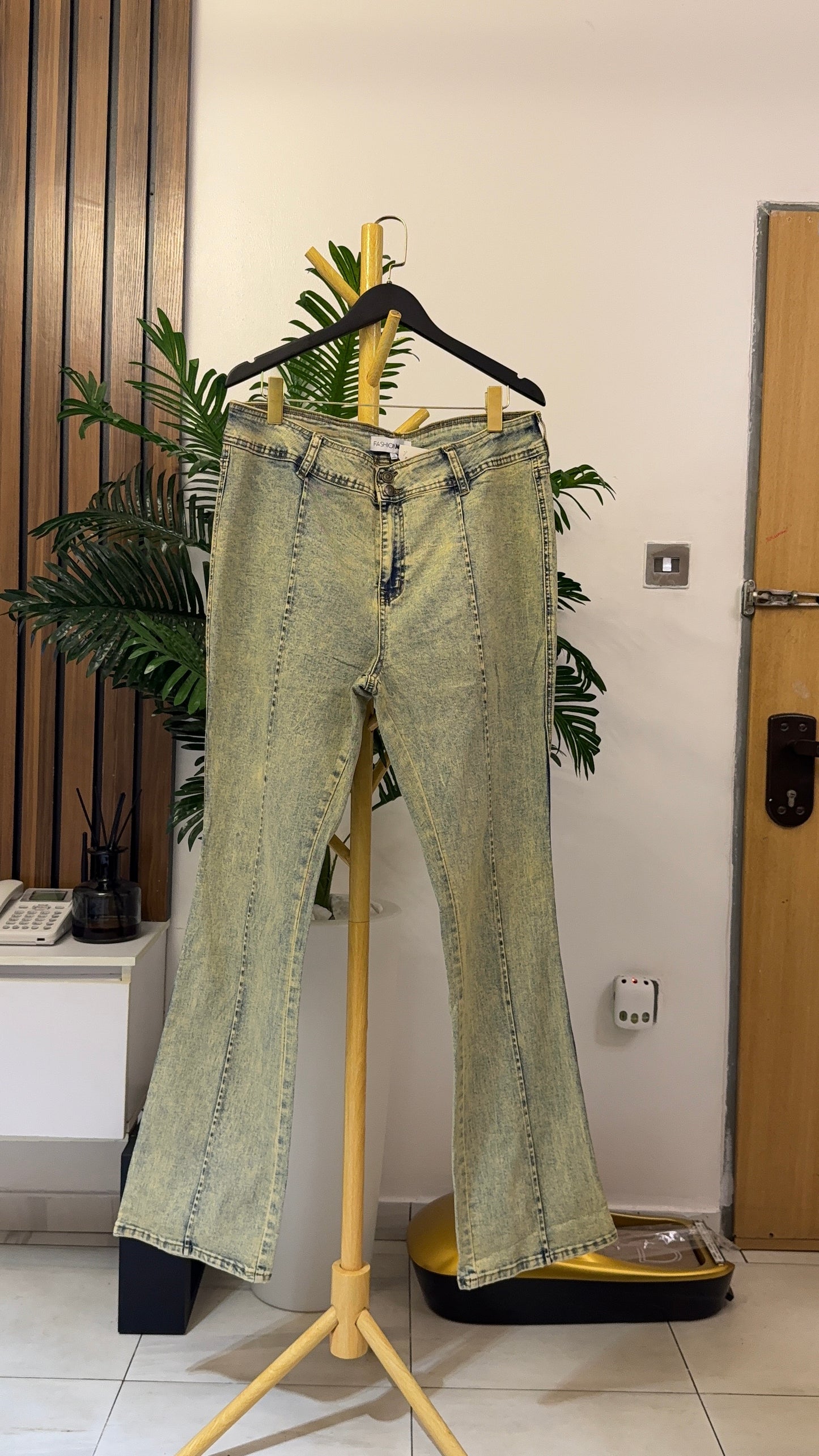 Dirty Flare Jeans